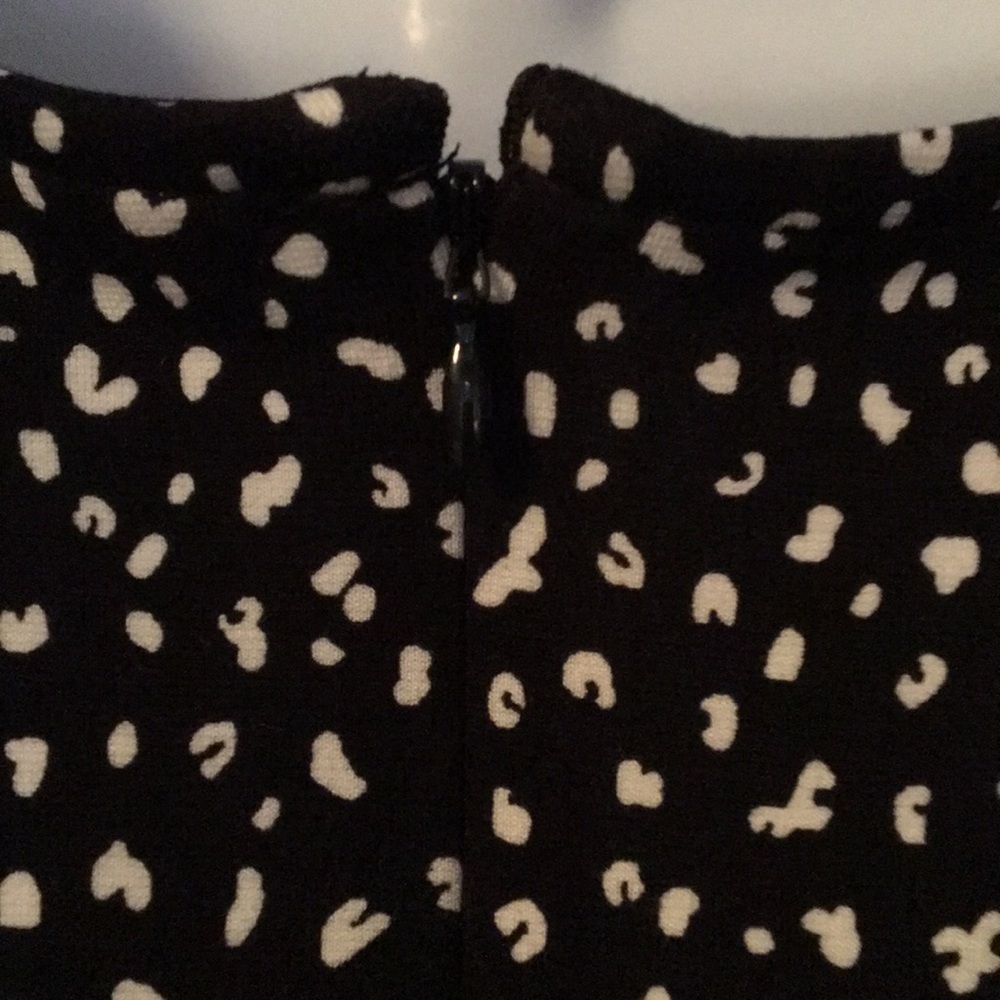Black + White Animal Print Midi flutter sleeve Sheath Dress - Picture 11 of 11